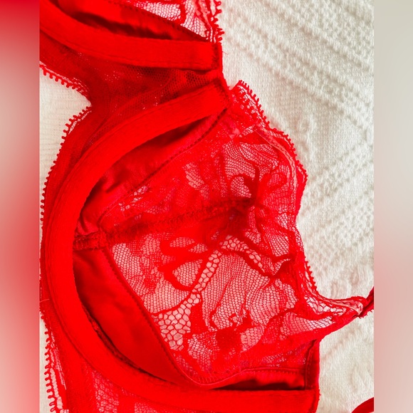 La perla bra. Authentic. Sexy. Size 34C. Bright red colour, lace bra. Like new. - Picture 3 of 7